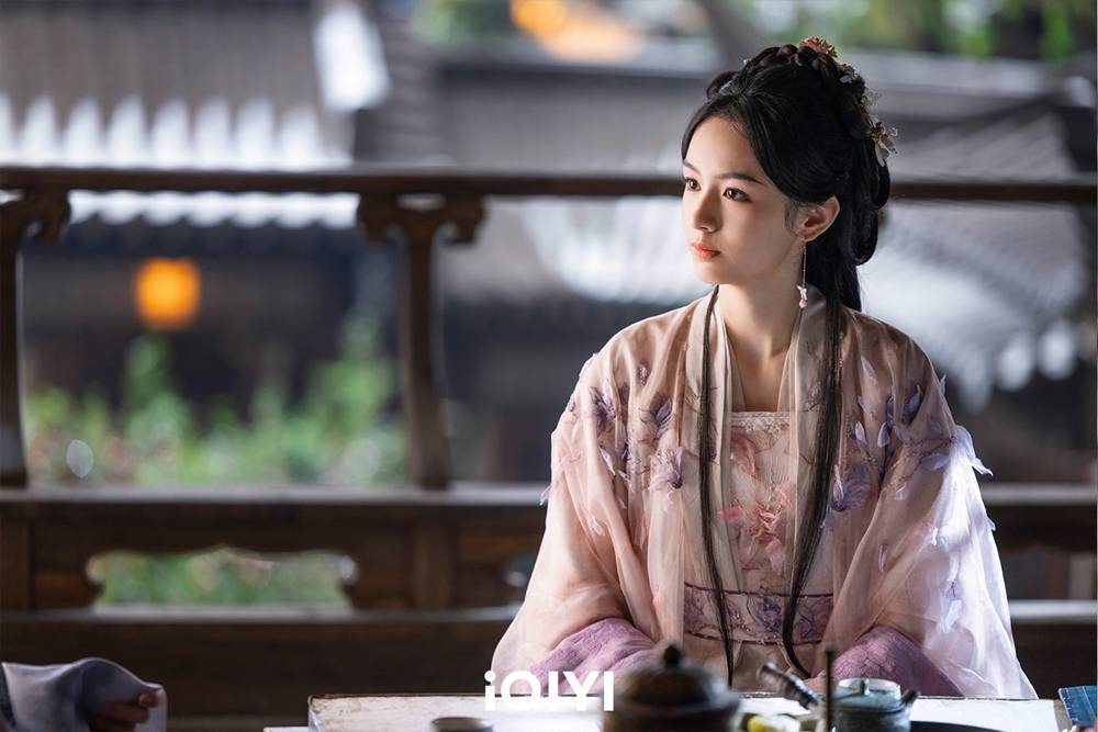 《錦月如歌》周也女扮男裝立功，「爹系男友」丞磊霸氣單手抱周也甜翻全場