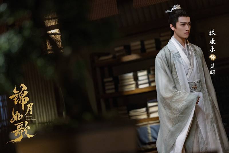 《錦月如歌》周也女扮男裝立功，「爹系男友」丞磊霸氣單手抱周也甜翻全場