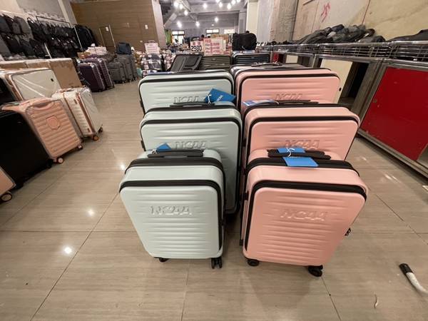 彰化大埔路行李箱、名牌運動鞋特賣會,行李箱最低800元起 28 彰化大埔路行李箱、名牌運動鞋特賣會,行李箱最低800元起