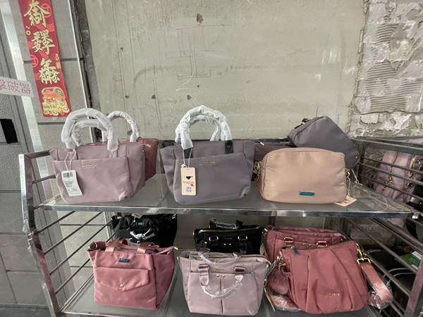 彰化大埔路行李箱、名牌運動鞋特賣會,行李箱最低800元起 29 彰化大埔路行李箱、名牌運動鞋特賣會,行李箱最低800元起