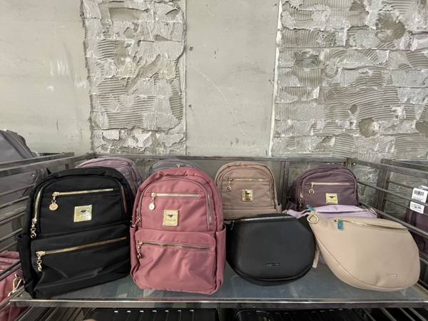 彰化大埔路行李箱、名牌運動鞋特賣會,行李箱最低800元起 31 彰化大埔路行李箱、名牌運動鞋特賣會,行李箱最低800元起