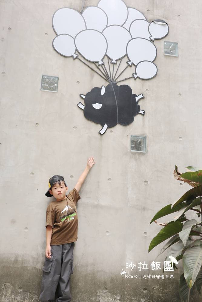 宜蘭咖啡『黑RURU CAFE』熊貓羊、笑笑羊互動、宜蘭景點