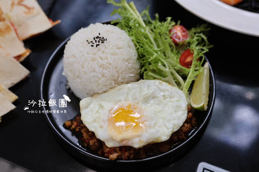 宜蘭咖啡『黑RURU CAFE』熊貓羊、笑笑羊互動、宜蘭景點