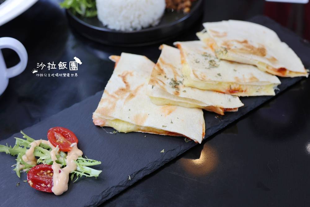 宜蘭咖啡『黑RURU CAFE』熊貓羊、笑笑羊互動、宜蘭景點