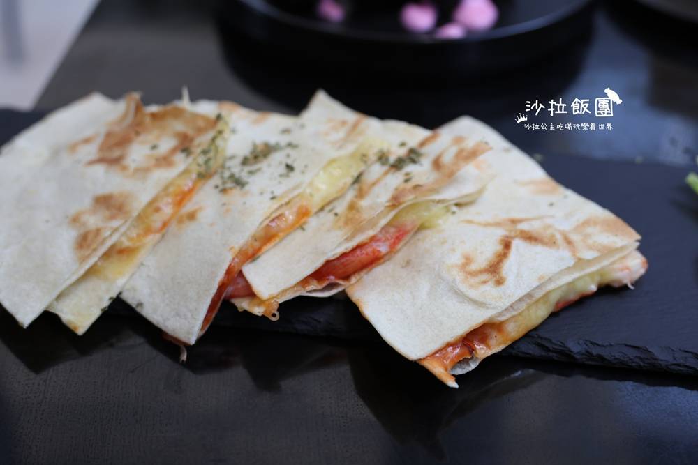 宜蘭咖啡『黑RURU CAFE』熊貓羊、笑笑羊互動、宜蘭景點