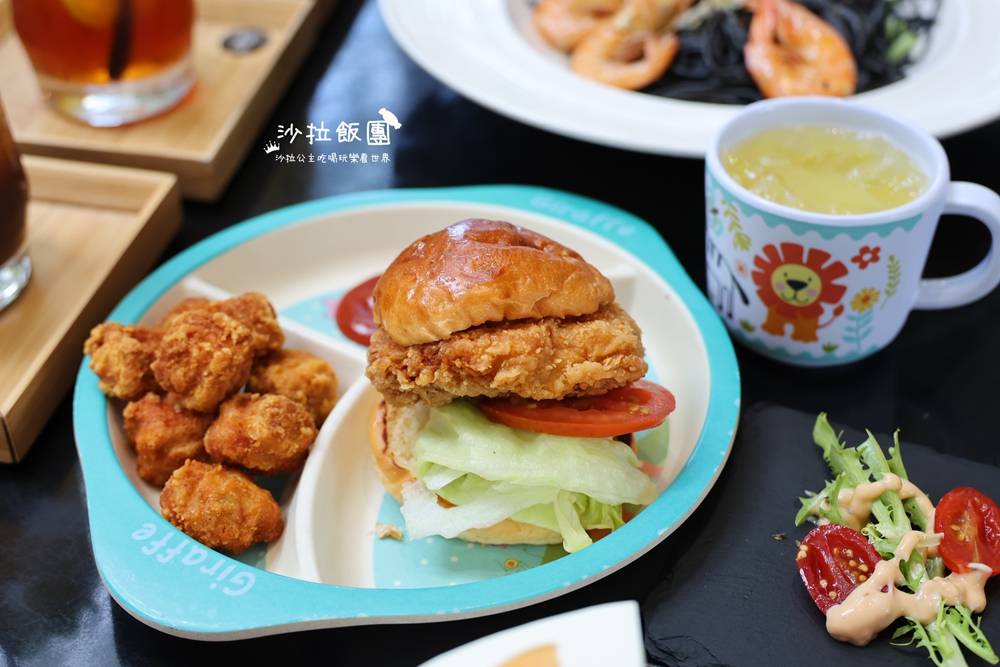 宜蘭咖啡『黑RURU CAFE』熊貓羊、笑笑羊互動、宜蘭景點