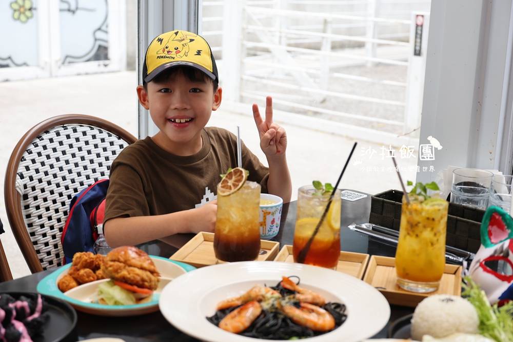 宜蘭咖啡『黑RURU CAFE』熊貓羊、笑笑羊互動、宜蘭景點