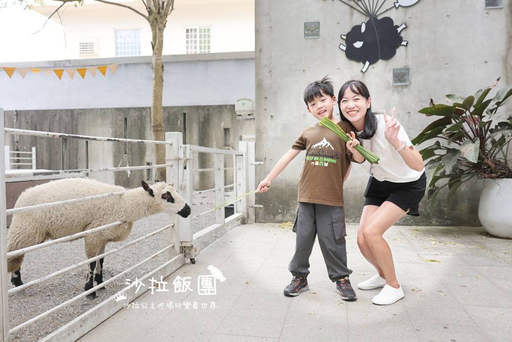 宜蘭咖啡『黑RURU CAFE』熊貓羊、笑笑羊互動、宜蘭景點