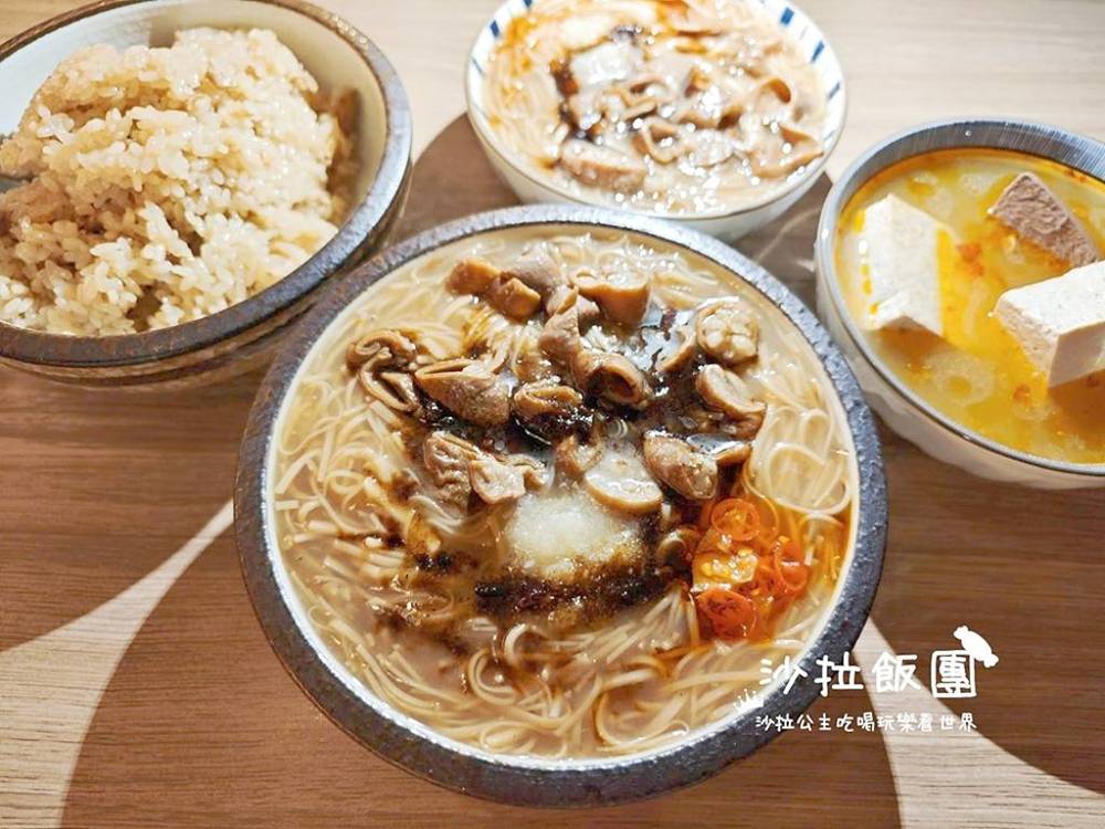 三重台北橋美食『禽獸清麵線』油飯、麻辣鴨血豆腐