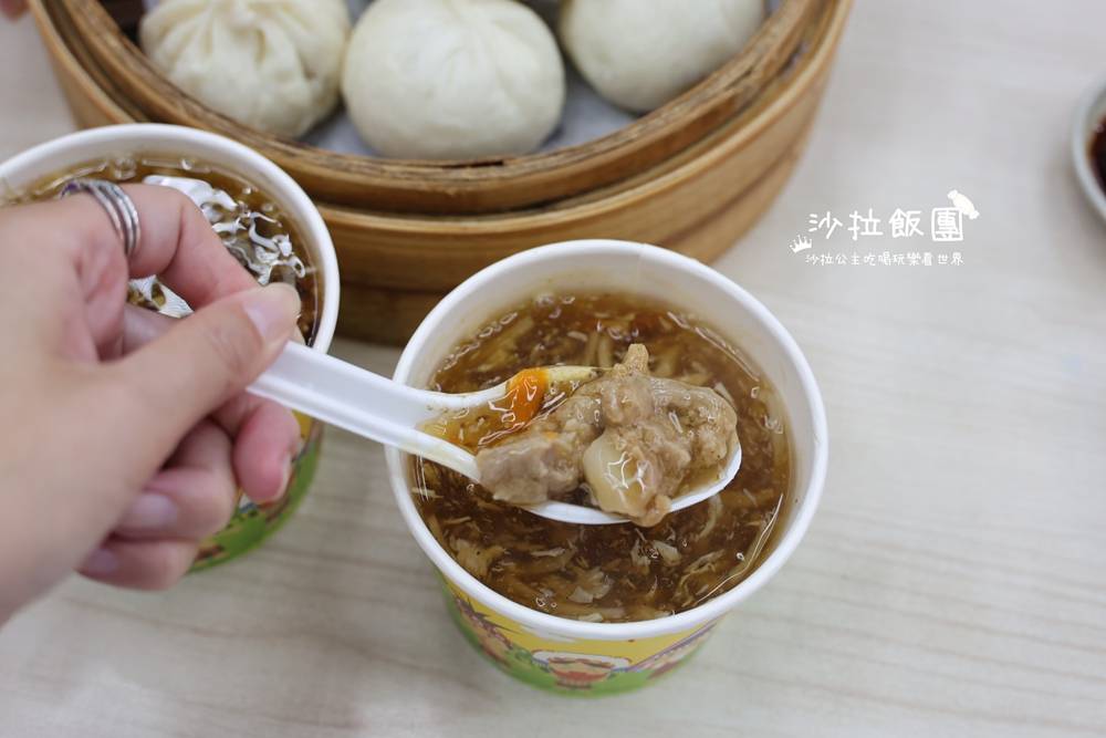 花蓮美食『周家蒸餃小籠包』當地人喜愛的老店