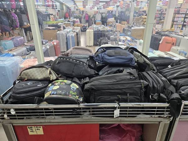 新莊行李箱特賣會,胖胖箱、旅行箱最低800元起 18 新莊行李箱特賣會,胖胖箱、旅行箱最低800元起