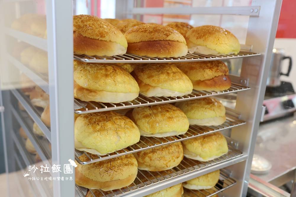 台北中山區下午茶推薦『白寶奶奶港式菠蘿包吉林店』冰火菠蘿油、絲襪奶茶