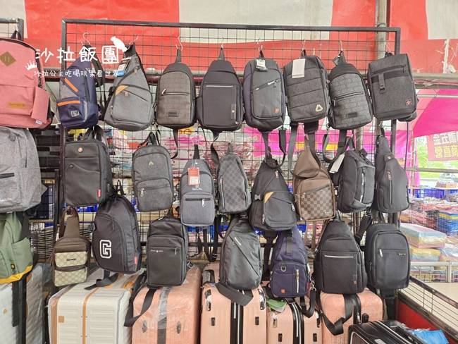 花蓮行李箱特賣會,最低800元起,前開式、登機箱、包包通通有 16 花蓮行李箱特賣會,最低800元起,前開式、登機箱、包包通通有