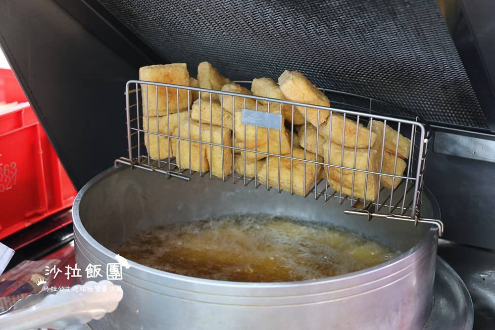 士林美食『華榮臭豆腐』郭台銘也愛的中藥老味道升級了