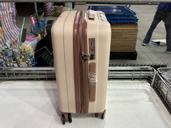 台南永康行李箱特賣會，工廠直營廠拍