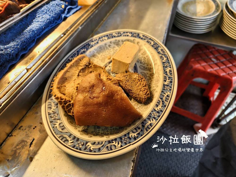 地板超油的排隊名店,大顆扎實水餃5顆就飽到不行 9 地板超油的排隊名店,大顆扎實水餃5顆就飽到不行