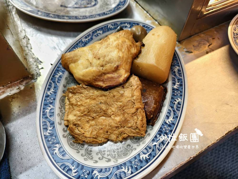 地板超油的排隊名店,大顆扎實水餃5顆就飽到不行 10 地板超油的排隊名店,大顆扎實水餃5顆就飽到不行