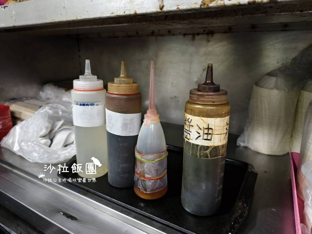 地板超油的排隊名店,大顆扎實水餃5顆就飽到不行 15 地板超油的排隊名店,大顆扎實水餃5顆就飽到不行