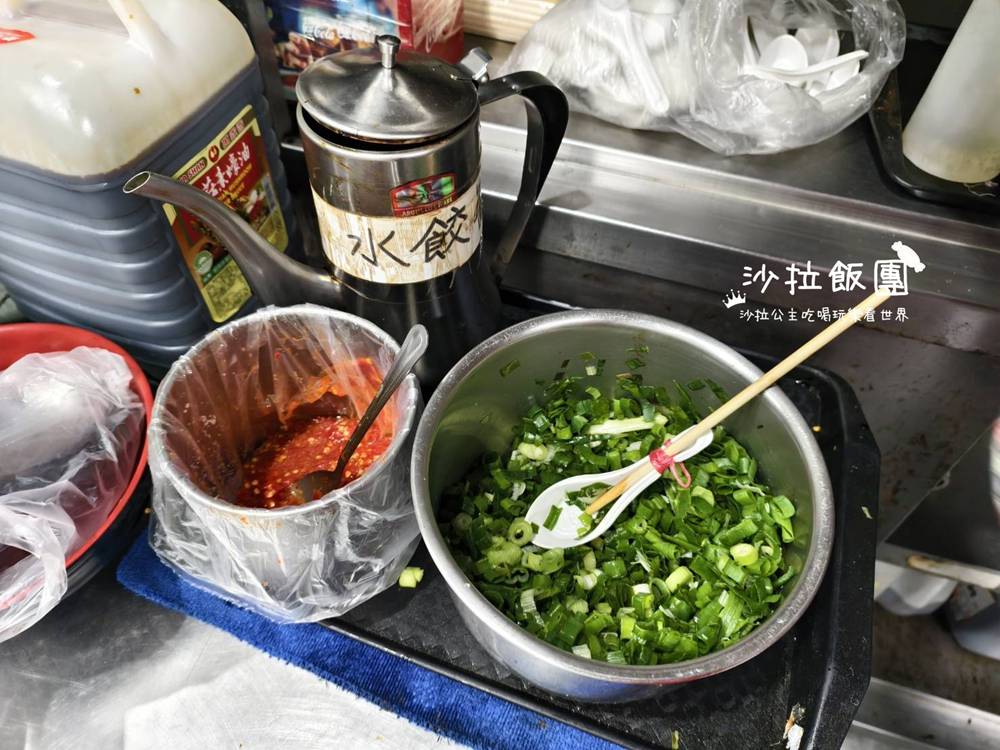 地板超油的排隊名店,大顆扎實水餃5顆就飽到不行 16 地板超油的排隊名店,大顆扎實水餃5顆就飽到不行