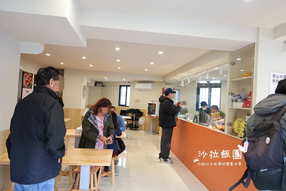 三重美食『光興腿庫』用餐時間大排長龍