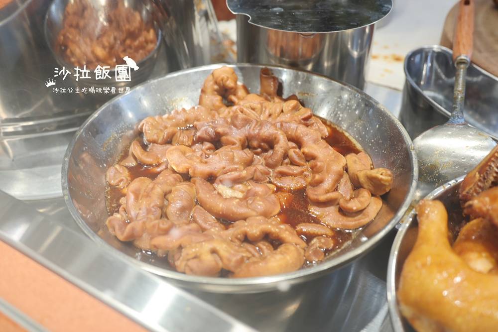 三重美食『光興腿庫』用餐時間大排長龍