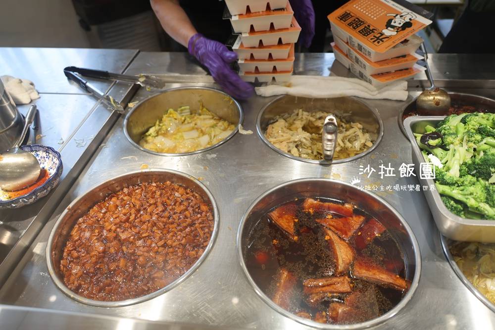 三重美食『光興腿庫』用餐時間大排長龍