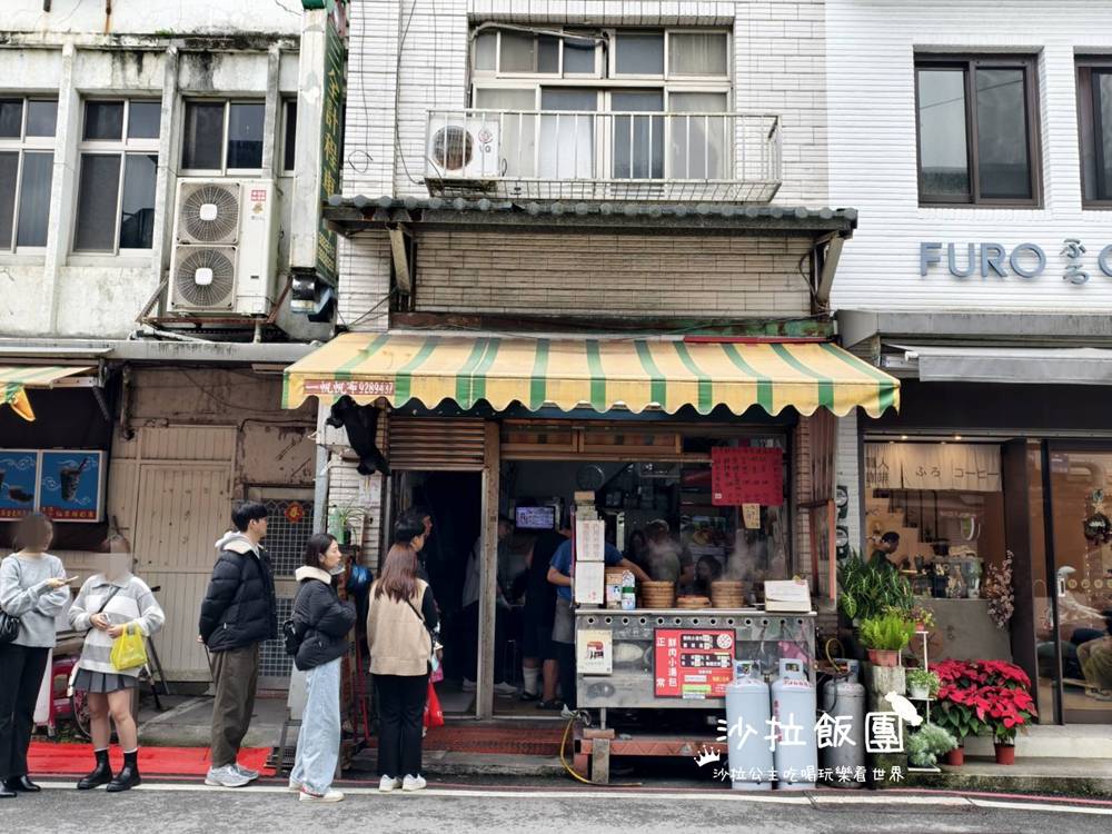 宜蘭礁溪排隊美食『正常鮮肉小湯包』排一小時才吃到