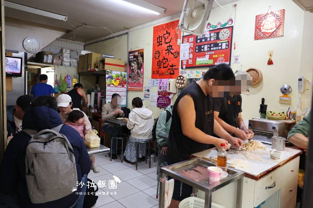 宜蘭礁溪排隊美食『正常鮮肉小湯包』排一小時才吃到