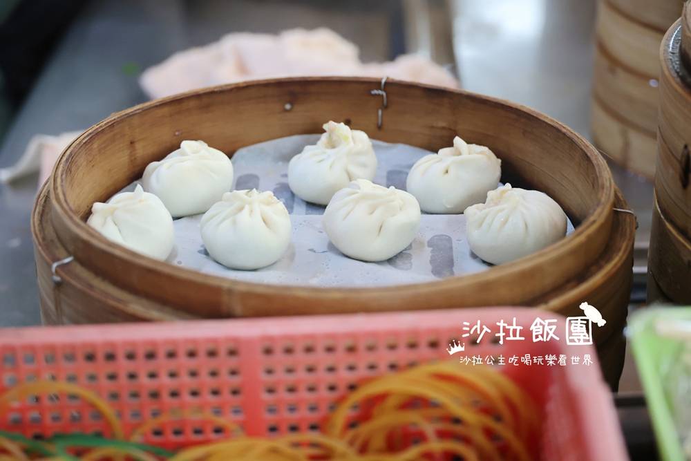 宜蘭礁溪排隊美食『正常鮮肉小湯包』排一小時才吃到