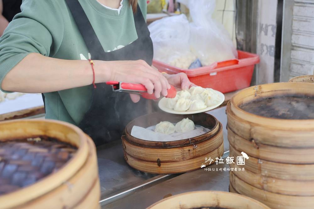 宜蘭礁溪排隊美食『正常鮮肉小湯包』排一小時才吃到