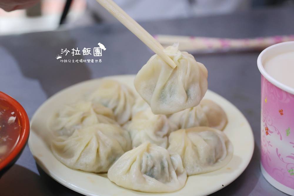 宜蘭礁溪排隊美食『正常鮮肉小湯包』排一小時才吃到