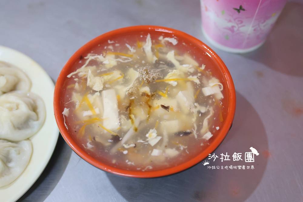 宜蘭礁溪排隊美食『正常鮮肉小湯包』排一小時才吃到