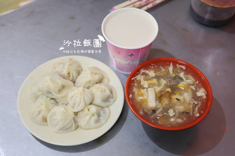 宜蘭礁溪排隊美食『正常鮮肉小湯包』排一小時才吃到