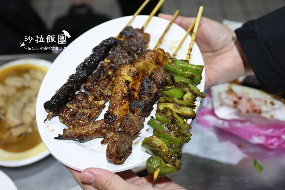 夜貓族才知道的深夜美味｜士林隱藏版七里香，週末凌晨限定炭火燒烤祕密攤