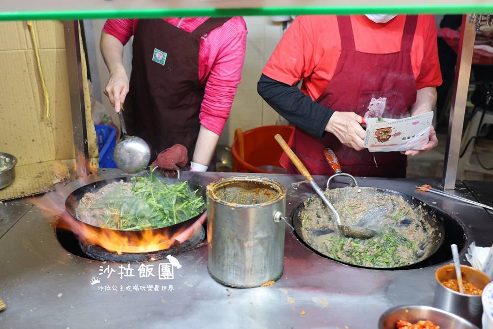 凌晨限定的鍋氣誘惑｜大東路深夜美食炒羊肉