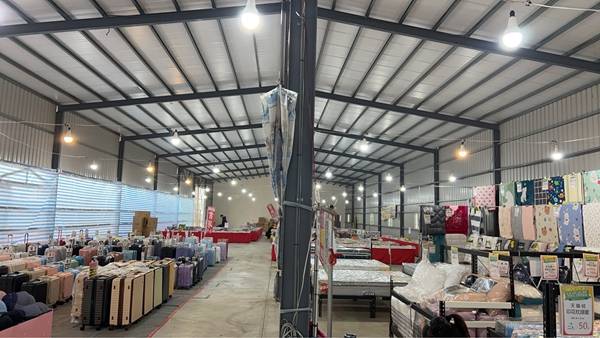 高雄必逛鳥松工廠直營行李箱特賣！最低990元起，多款馬卡龍色、商務、旅行款超好買