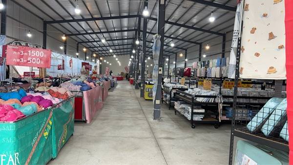 高雄必逛鳥松工廠直營行李箱特賣！最低990元起，多款馬卡龍色、商務、旅行款超好買