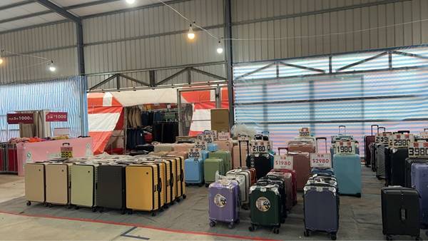 高雄必逛鳥松工廠直營行李箱特賣！最低990元起，多款馬卡龍色、商務、旅行款超好買