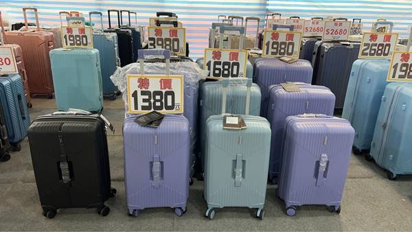 高雄必逛鳥松工廠直營行李箱特賣！最低990元起，多款馬卡龍色、商務、旅行款超好買