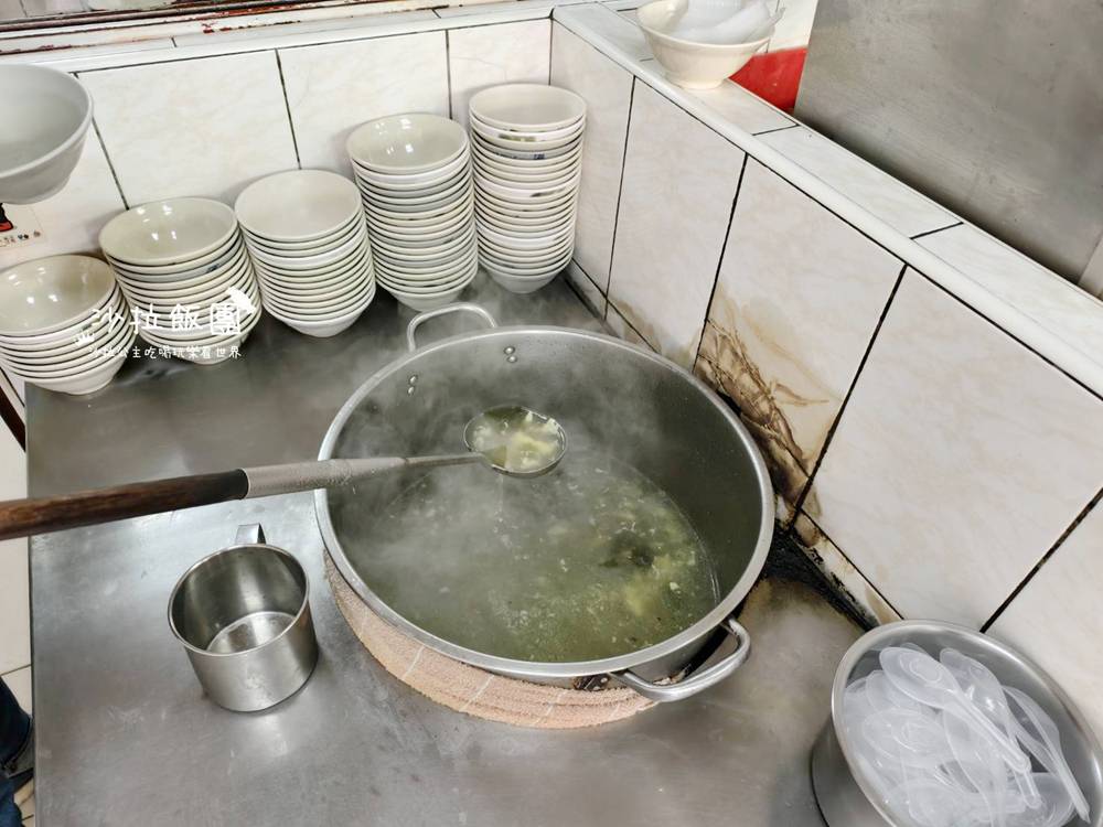 開門就客滿！炸雞腿超強、滷肉飯涮嘴不死鹹