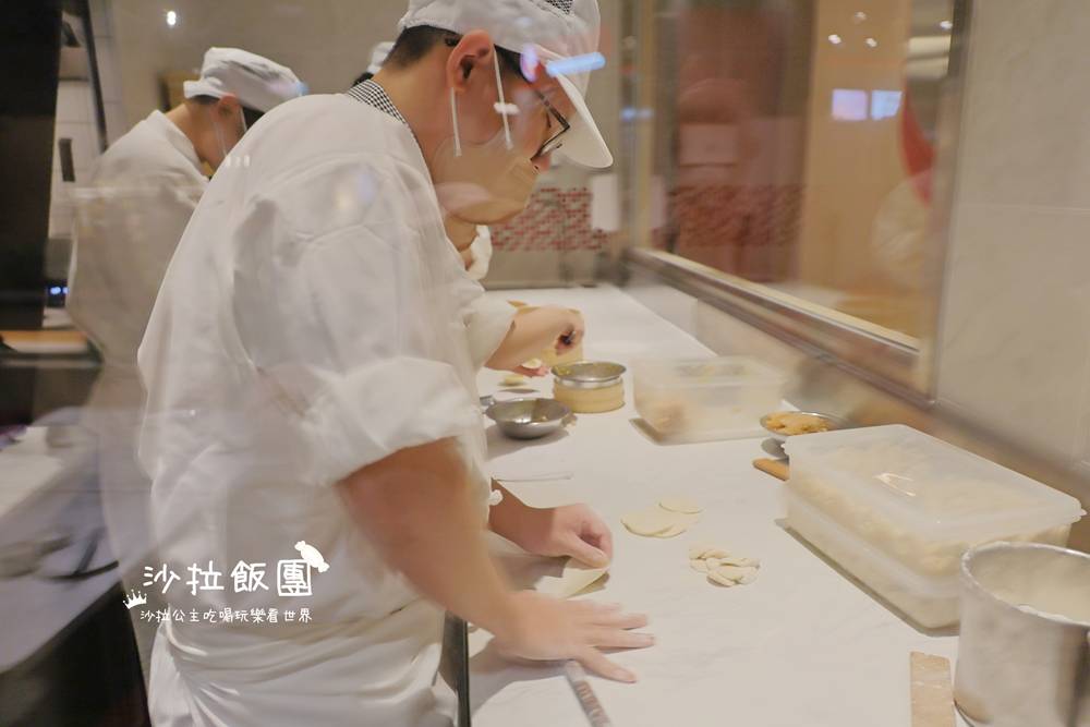 南港美食『漢來上海湯包台北南港 LaLaport 店』台北湯包推薦不多不少18摺湯包