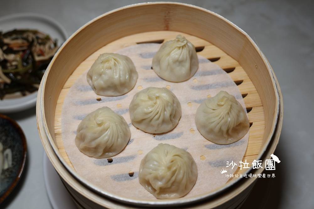 南港美食『漢來上海湯包台北南港 LaLaport 店』台北湯包推薦不多不少18摺湯包