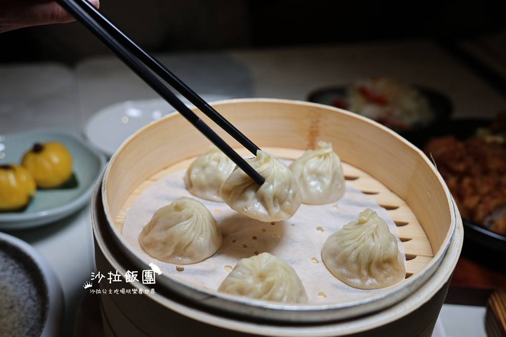 南港美食『漢來上海湯包台北南港 LaLaport 店』台北湯包推薦不多不少18摺湯包