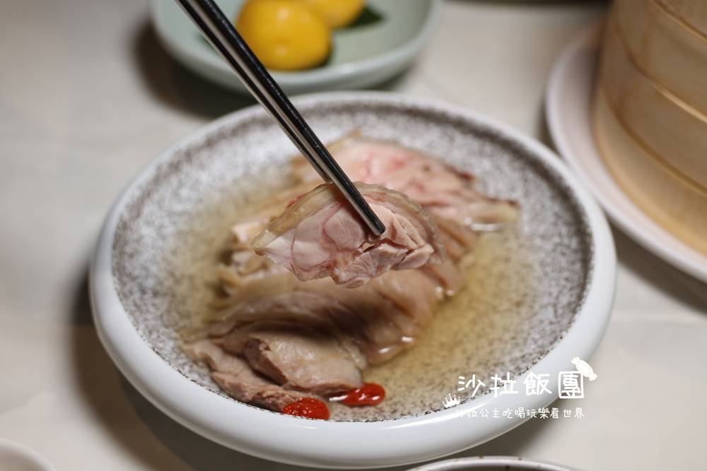 南港美食『漢來上海湯包台北南港 LaLaport 店』台北湯包推薦不多不少18摺湯包