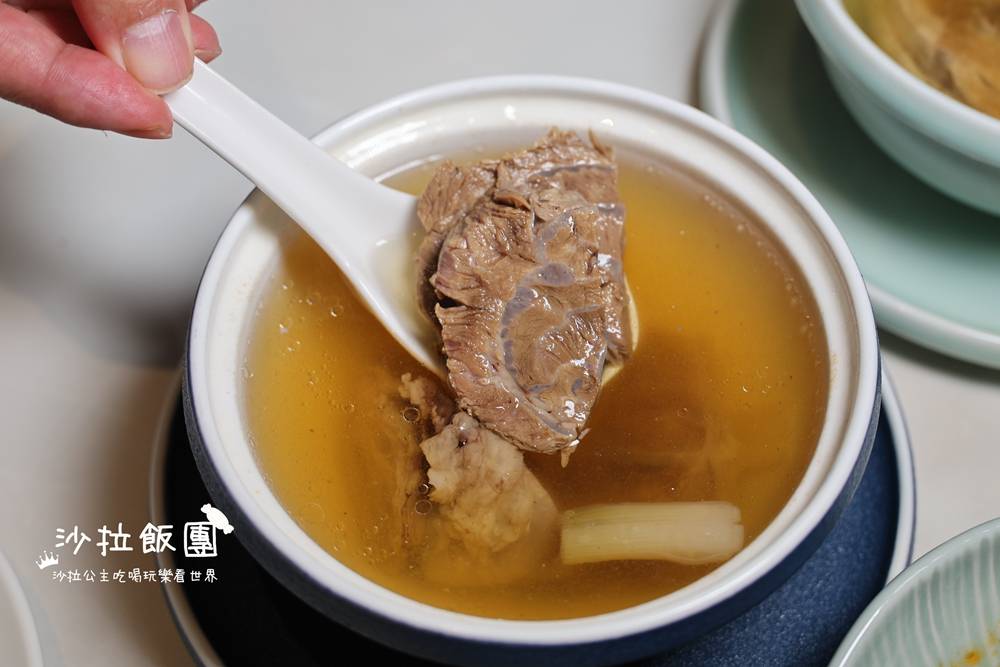 南港美食『漢來上海湯包台北南港 LaLaport 店』台北湯包推薦不多不少18摺湯包