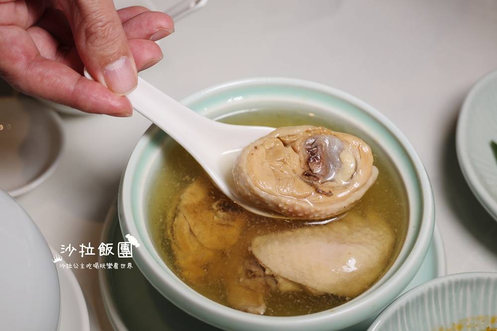 南港美食『漢來上海湯包台北南港 LaLaport 店』台北湯包推薦不多不少18摺湯包