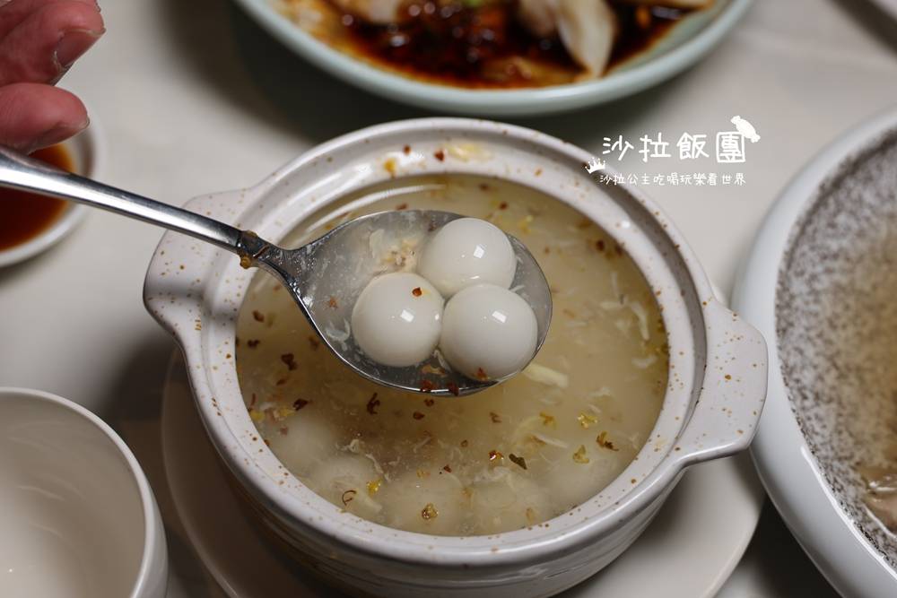 南港美食『漢來上海湯包台北南港 LaLaport 店』台北湯包推薦不多不少18摺湯包