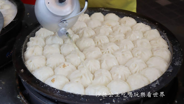 士林夜市美食『鍾家原上海生煎包』必比登推薦 5 士林夜市美食『鍾家原上海生煎包』必比登推薦