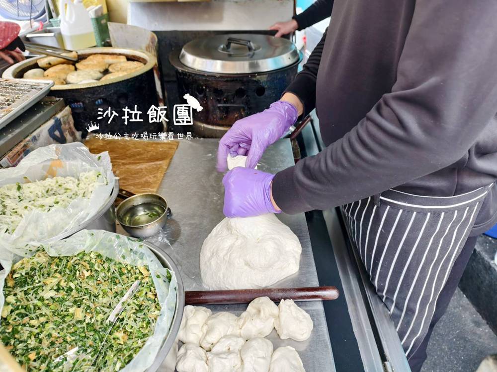 小貨車蔥油餅|在地人吃的,低調銅板下午茶 3 小貨車蔥油餅|在地人吃的,低調銅板下午茶
