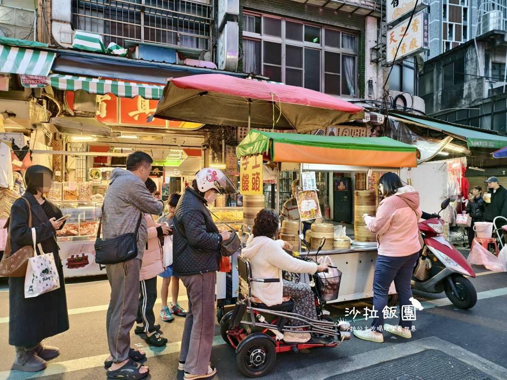 無名手工饅頭40年老字號,每日限量2小時,8顆35元! 2 無名手工饅頭40年老字號,每日限量2小時,8顆35元!